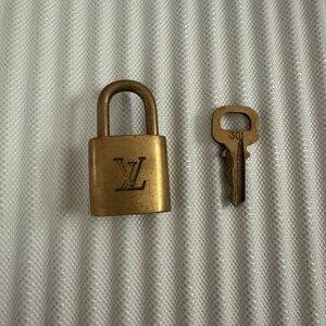 Louis Vuitton Key & Lock set 301